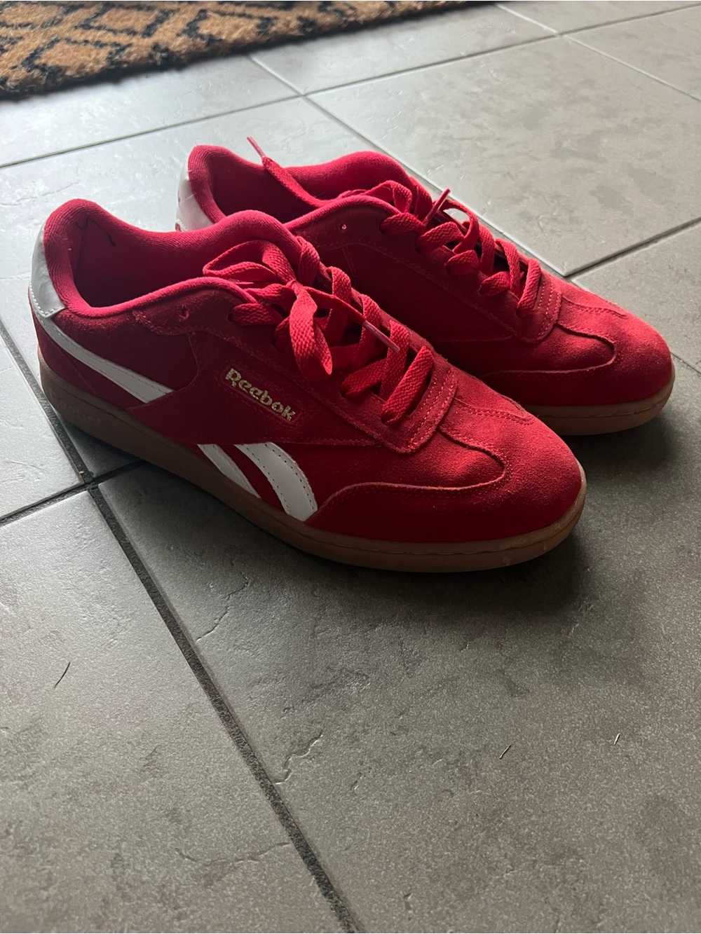 Reebok Men's Red and White Low-Top Sneakers
